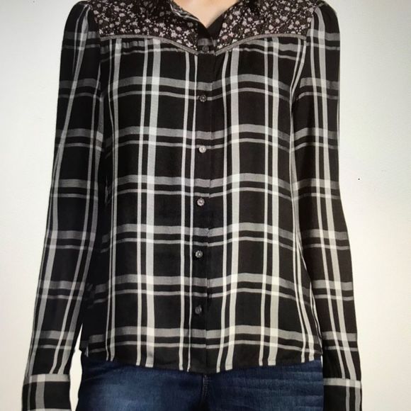 a.n.a Tops - Long sleeve modern fit shirt